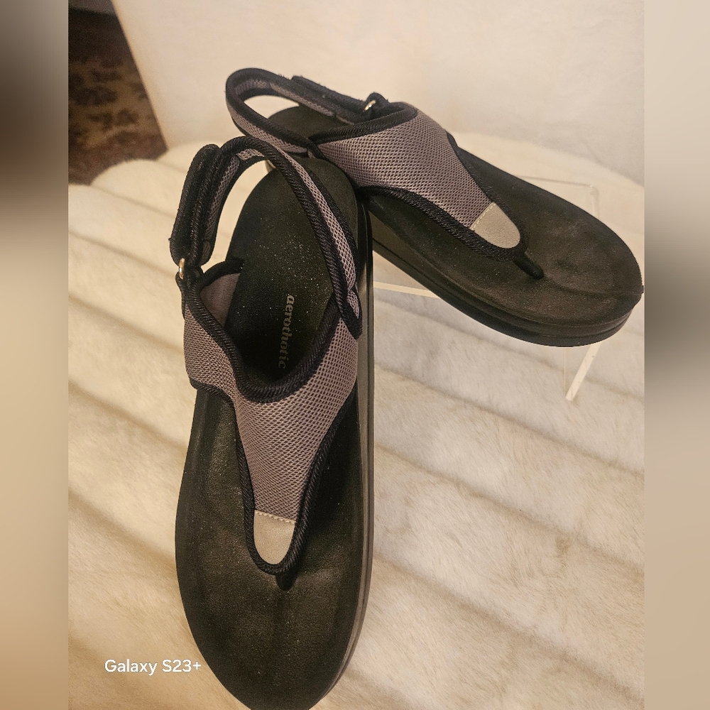 Aerothotic Comfort Sandals | Women’s Size 7 | Black/Gray